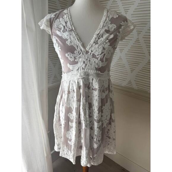 Main Strip Dresses & Skirts - Main Strip Women’s Large Lace Mini Dress